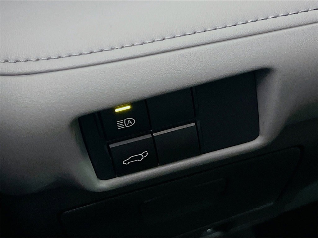 Used 2021 Toyota Highlander XLE image 10