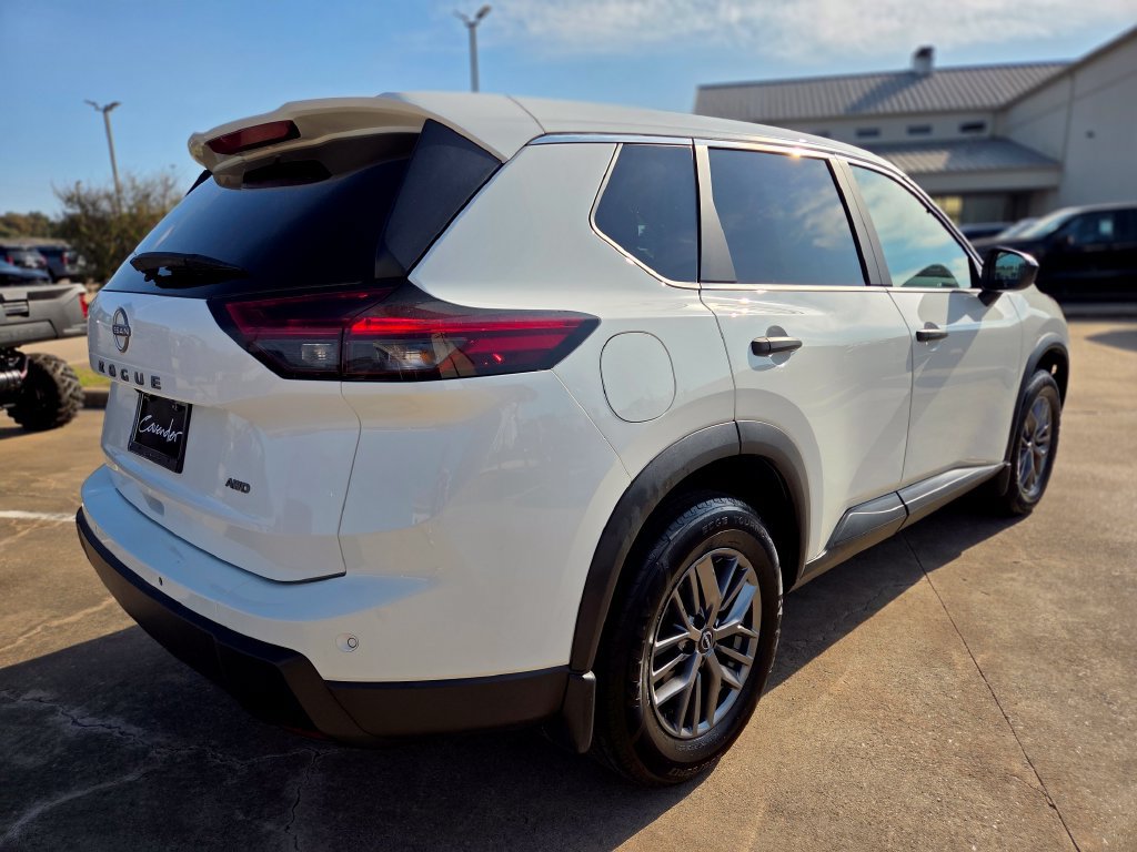 Used 2024 Nissan Rogue S AWD/4WD image 5