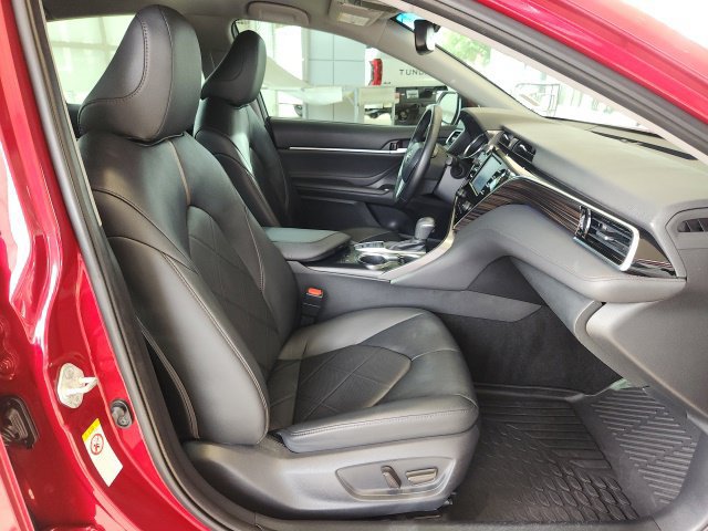 Certified 2018 Toyota Camry XLE FWD image 23