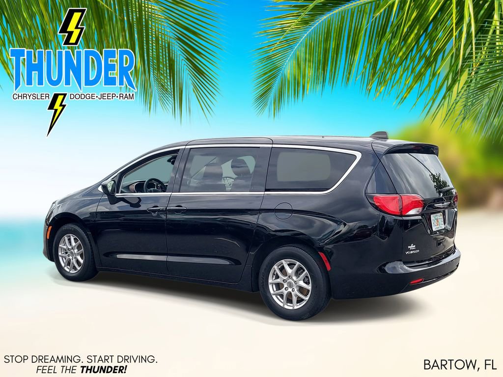 Used 2024 Chrysler Voyager LX image 4