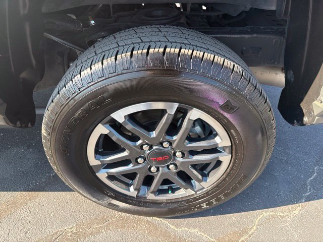 Used 2025 Toyota Tacoma TRD Sport AWD/4WD image 12