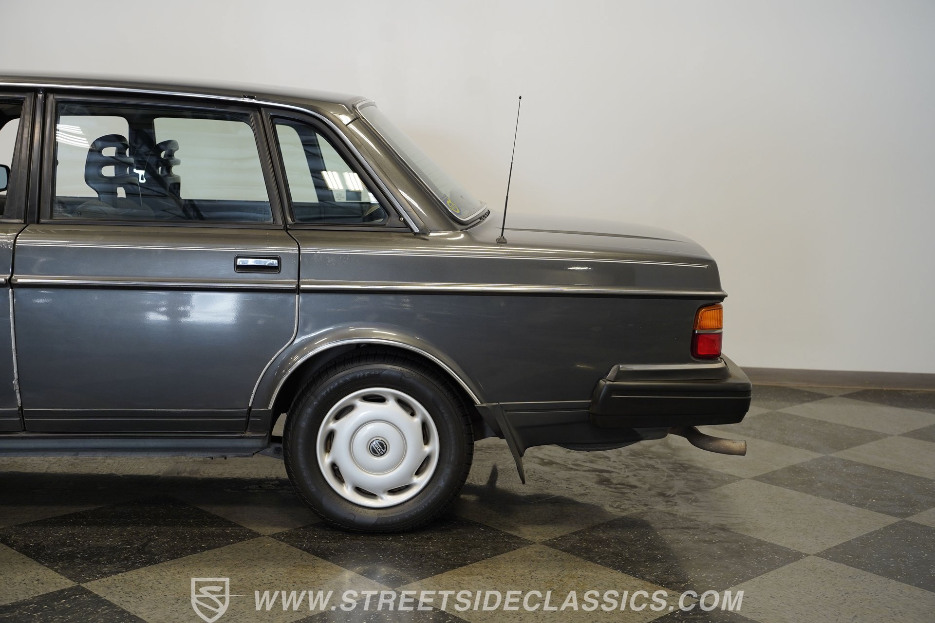 Used 1988 Volvo 240 Sedan RWD image 25