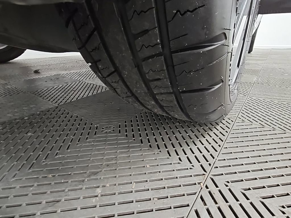 Used 2021 Nissan Versa SR w/ Convenience Package image 39