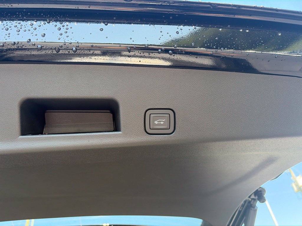 New 2027 Chevrolet Traverse RS w/ LPO, Floor Liner Package AWD/4WD image 37