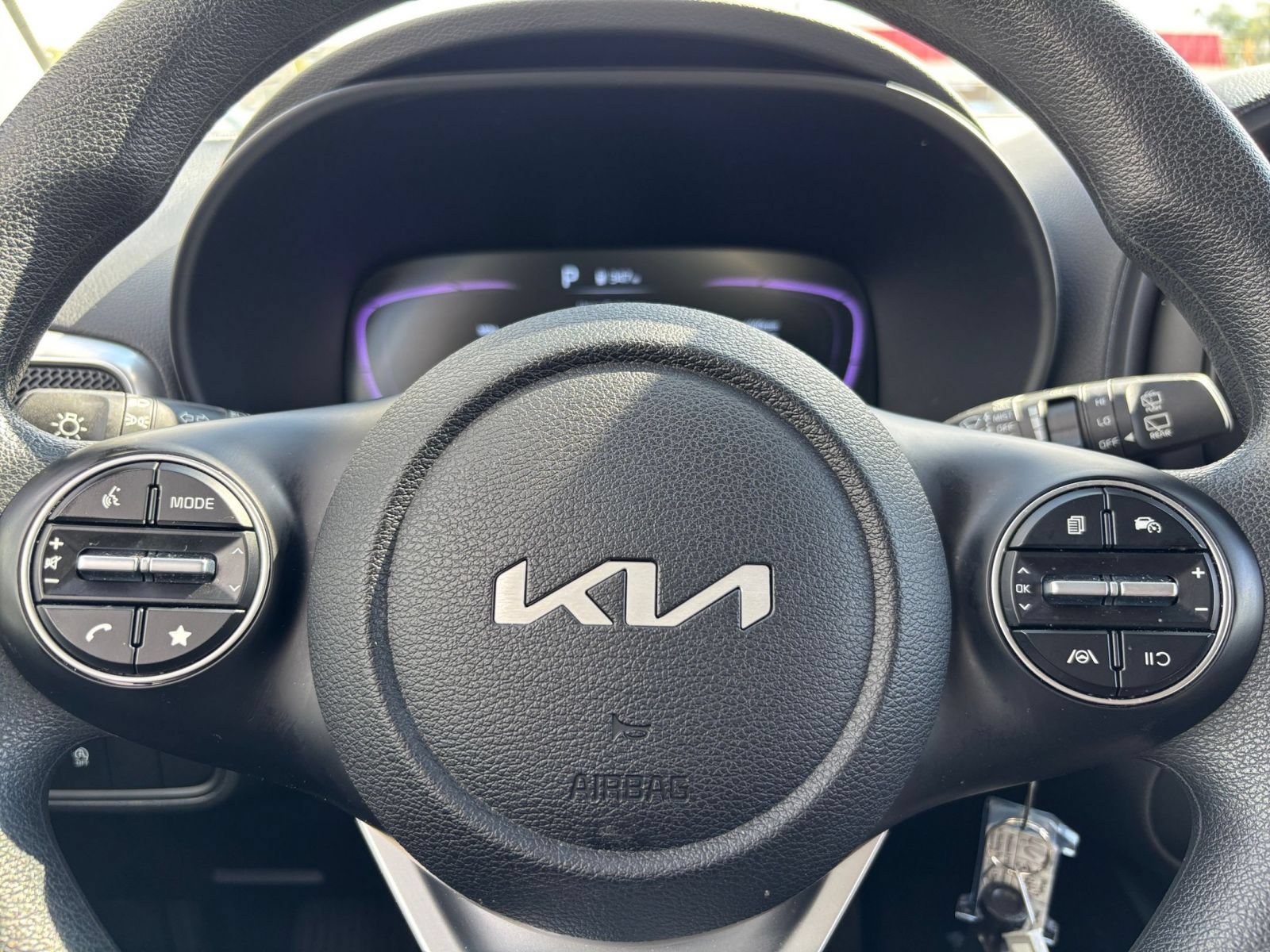 Used 2025 Kia Soul LX w/ LX Technology Package FWD image 25
