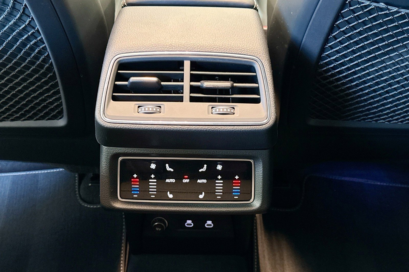 Used 2022 Audi e-tron Chronos w/ Chronos Package image 23