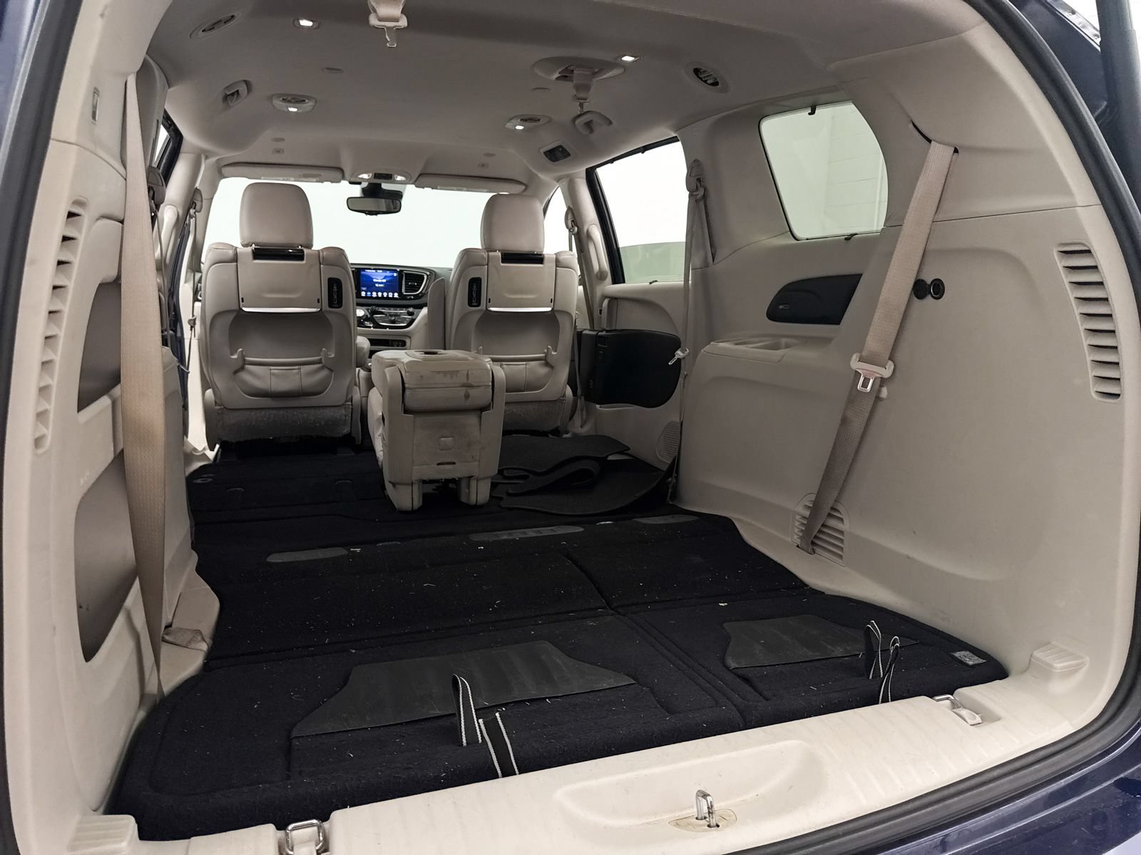Used 2018 Chrysler Pacifica Touring-L Plus w/ Advanced Safetytec Group FWD image 31