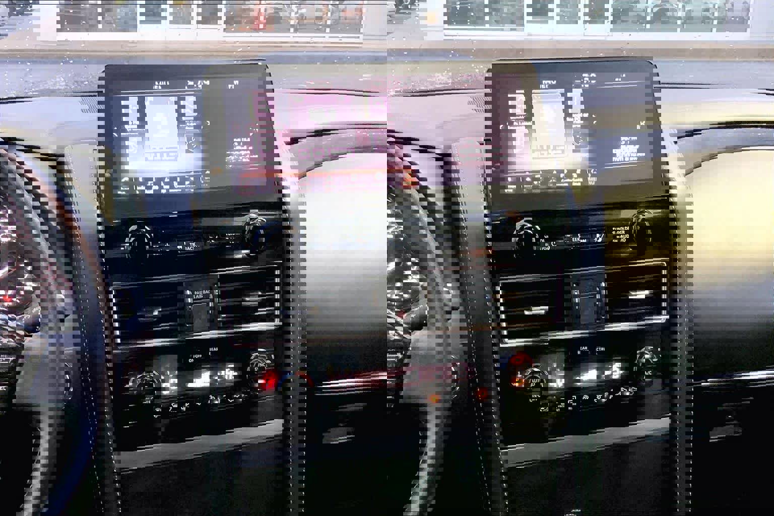 Used 2024 INFINITI QX80 Luxe image 7