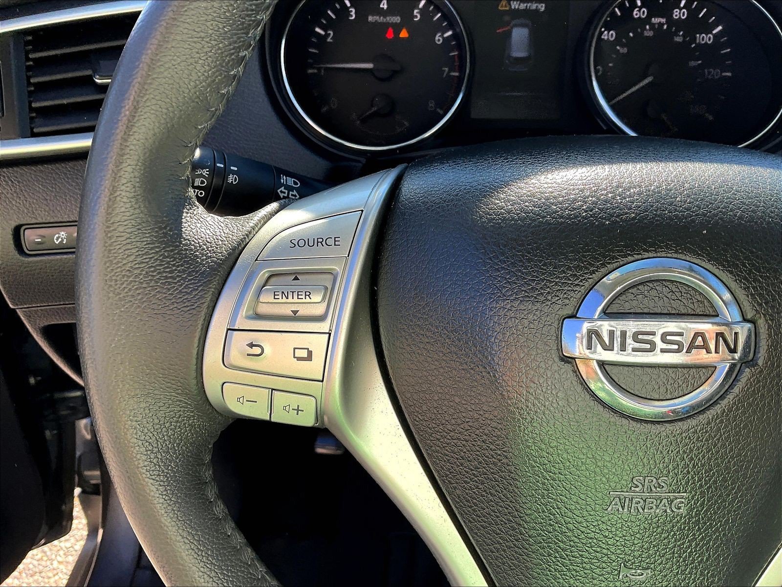 Used 2015 Nissan Rogue SL AWD/4WD image 13