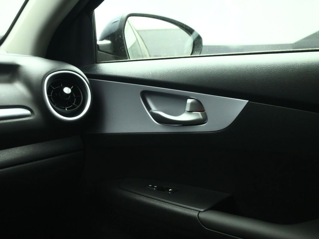 Certified 2024 Kia Forte LXS w/ LXS Technology Package image 44