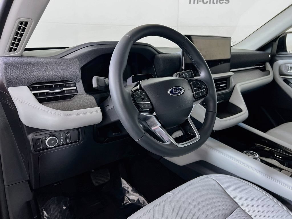 New 2026 Ford Explorer Platinum w/ LUX Leather Package AWD/4WD image 3