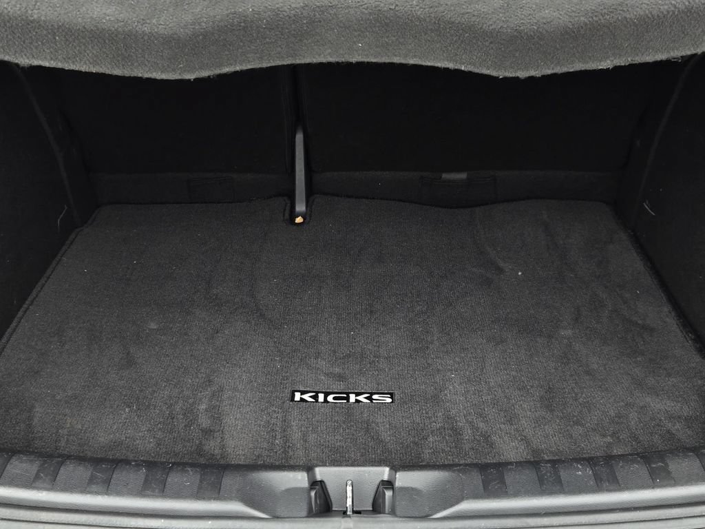 Used 2019 Nissan Kicks S FWD image 9