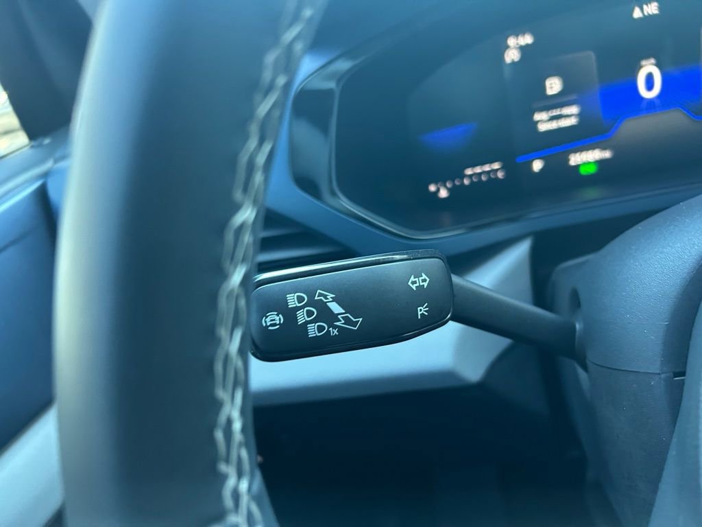 Certified 2023 Volkswagen Taos SE image 23