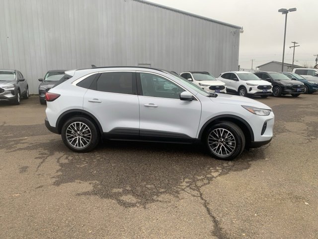 New 2025 Ford Escape SE w/ Class II Trailer Tow Package image 4