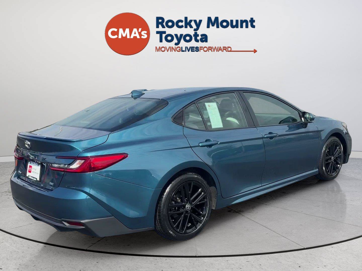 Used 2025 Toyota Camry SE FWD image 5