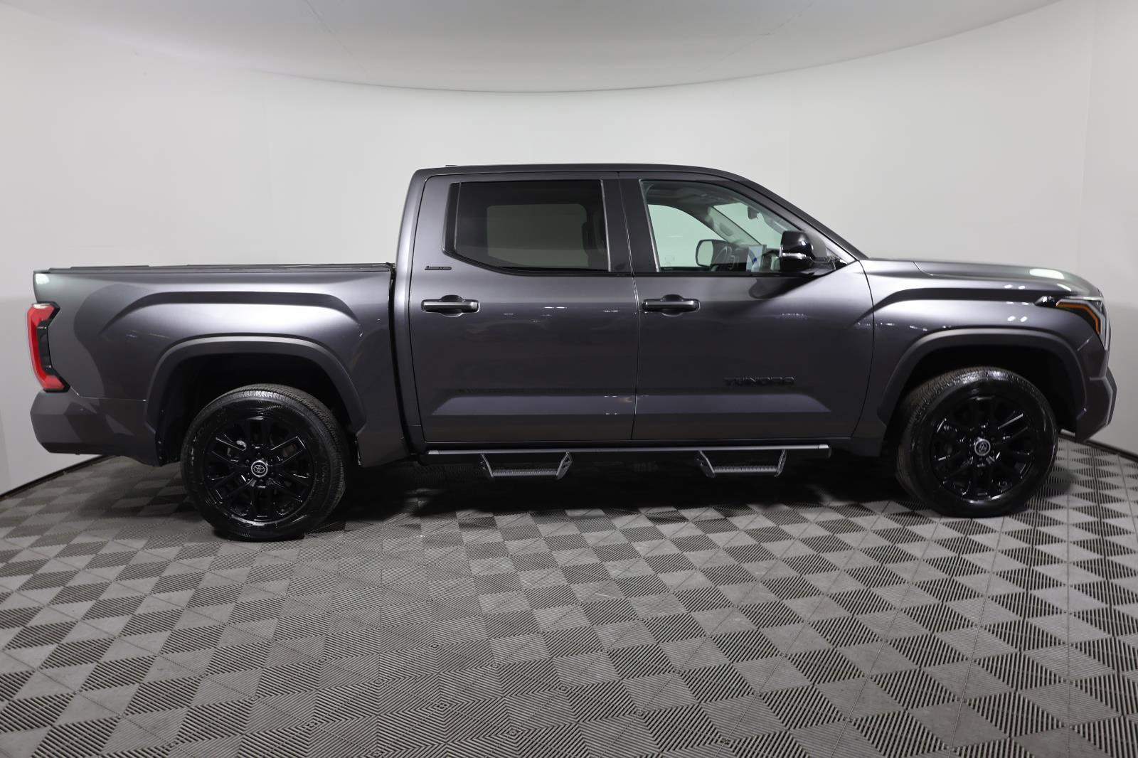 Used 2024 Toyota Tundra Limited image 4