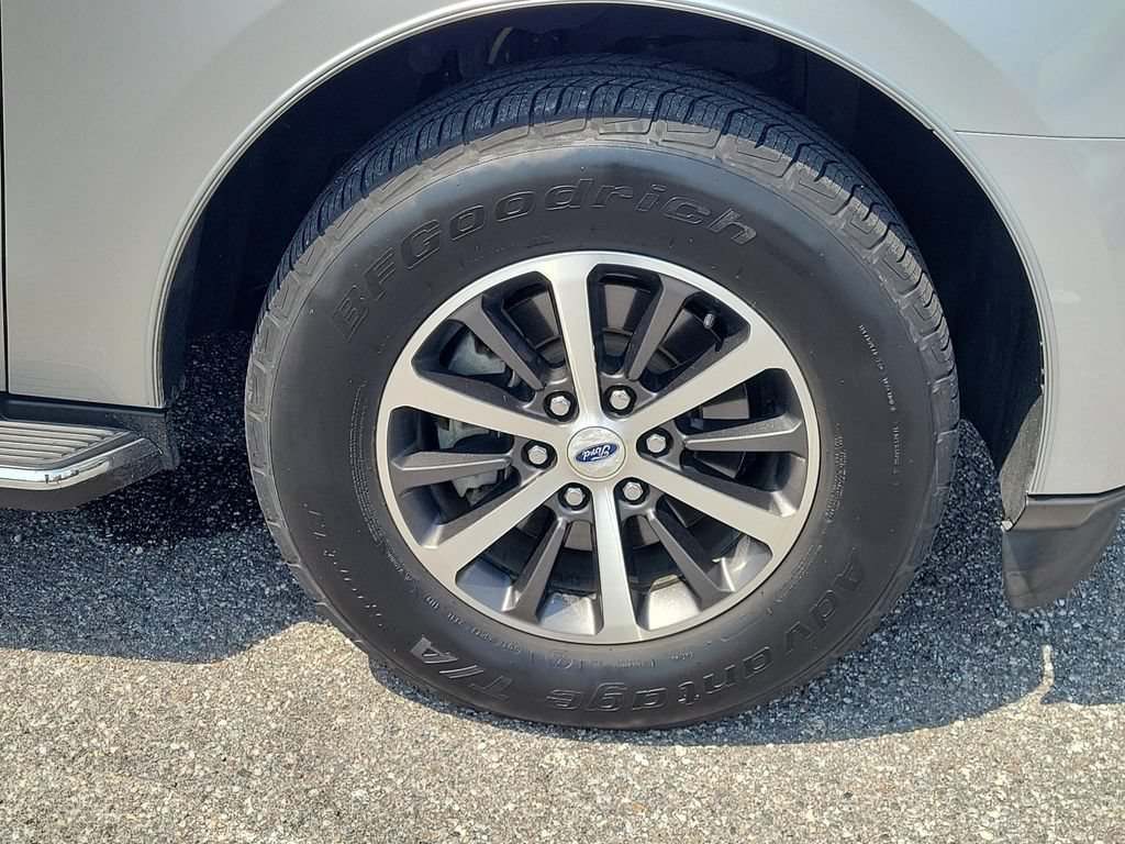Used 2018 Ford Expedition XLT w/ Equipment Group 202A RWD image 6