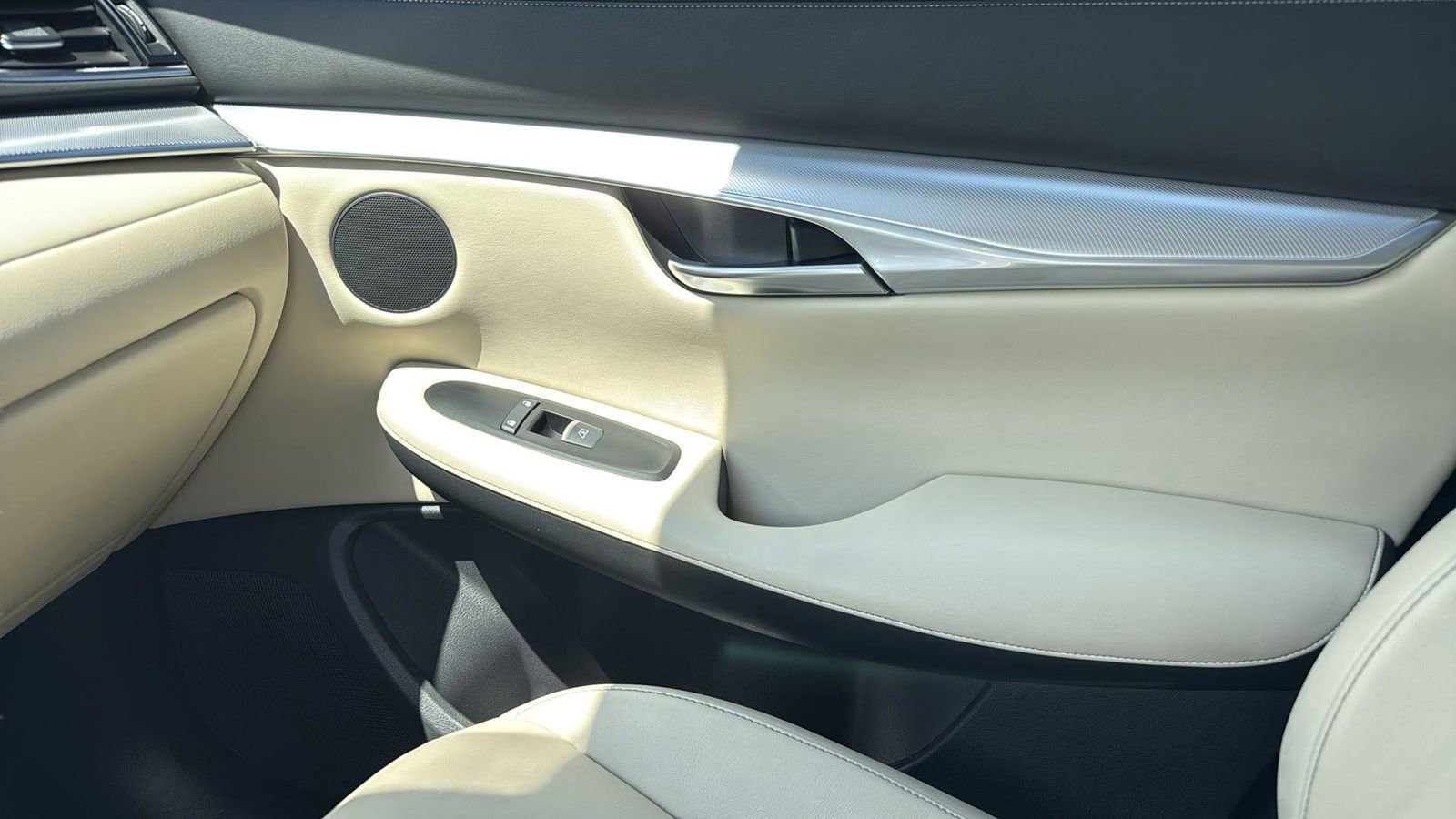 Used 2019 INFINITI QX50 Luxe w/ Cargo Package image 24