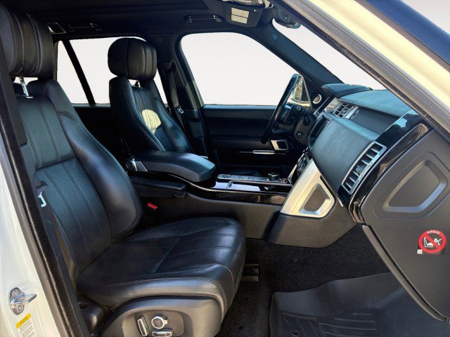 Used 2017 Land Rover Range Rover HSE image 2