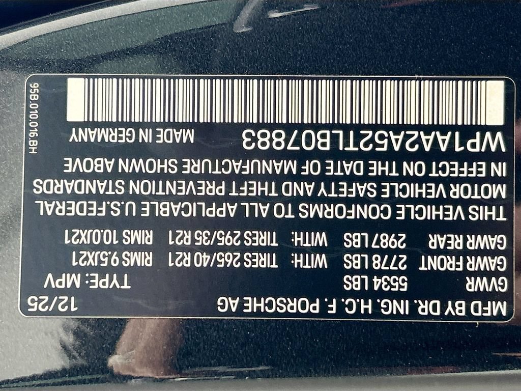 Used 2026 Porsche Macan AWD/4WD image 36