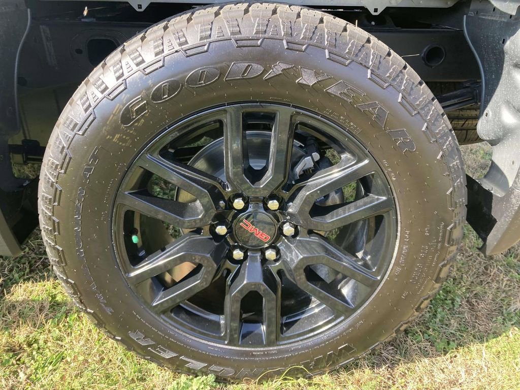 New 2026 GMC Sierra 1500 Elevation image 10