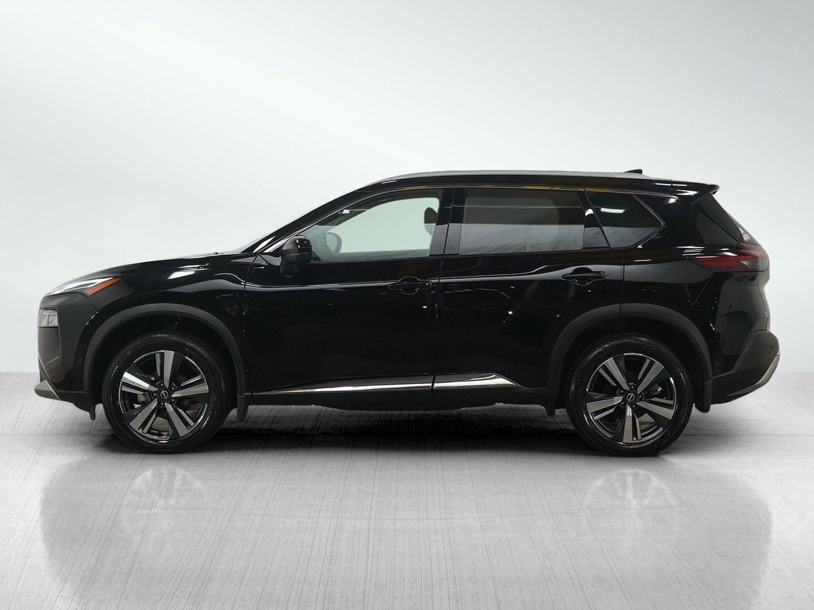 Used 2023 Nissan Rogue Platinum w/ Platinum Premium Package image 2