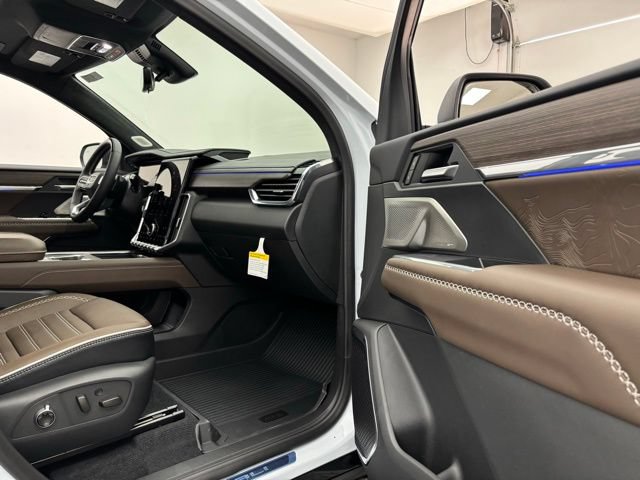 New 2026 GMC Acadia Denali Ultimate w/ LPO, Floor Liner Package AWD/4WD image 37