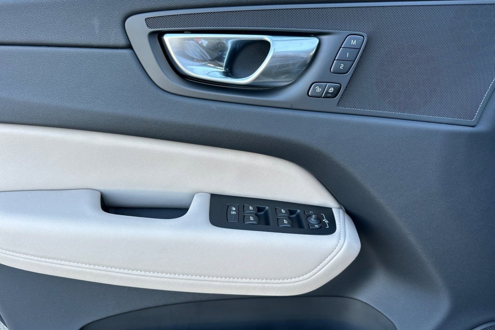 New 2026 Volvo XC60 B5 Plus w/ Protection Package Premier image 14