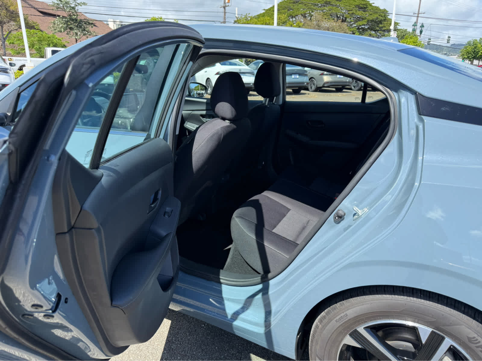 Used 2025 Nissan Sentra SV FWD image 9