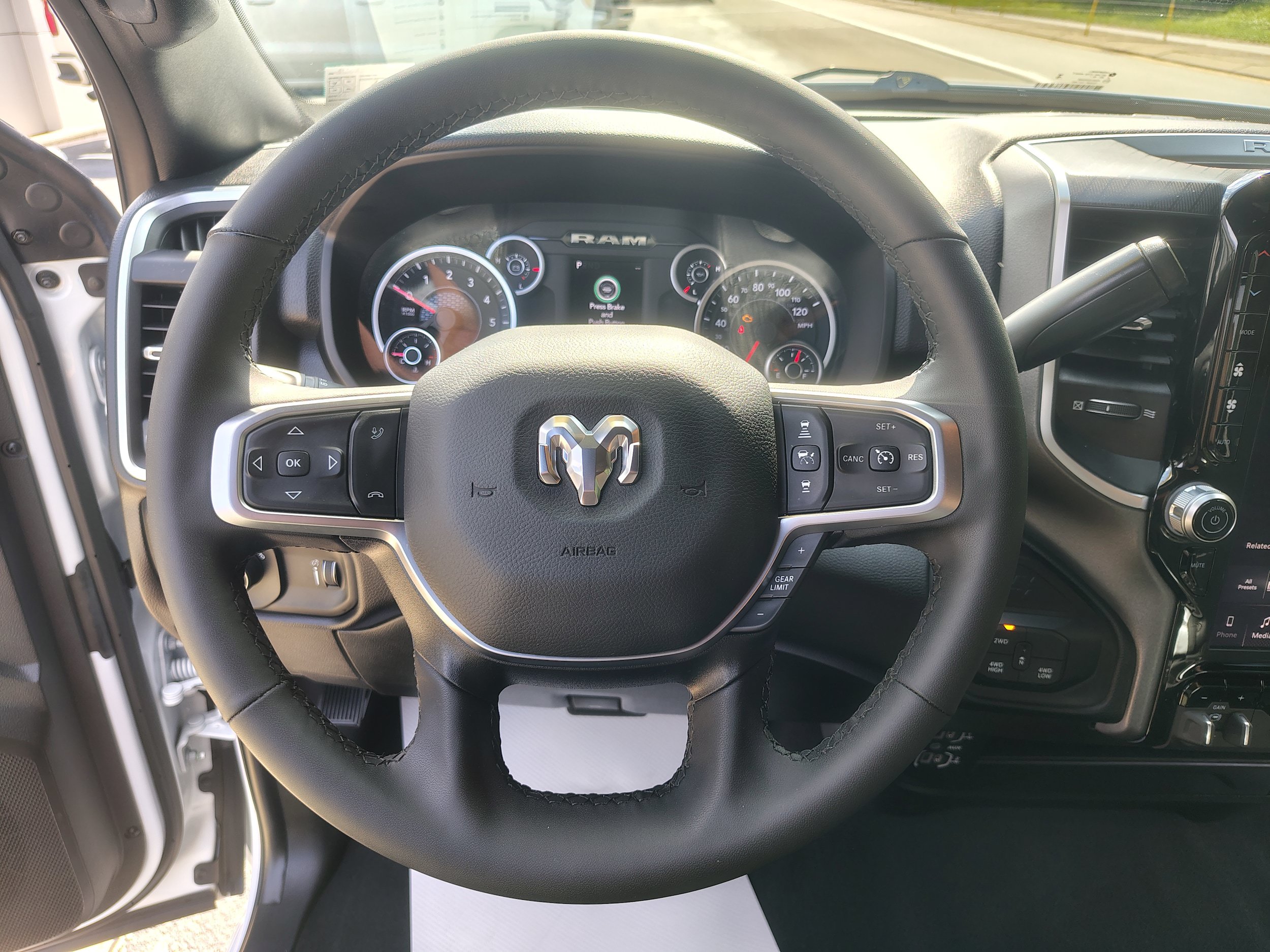 Certified 2025 RAM 2500 Big Horn AWD/4WD image 29