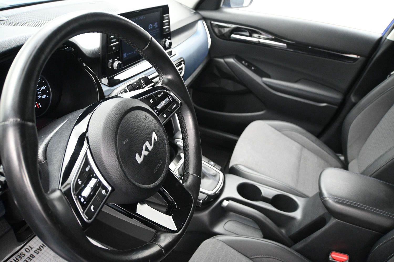 Used 2023 Kia Seltos S FWD image 2