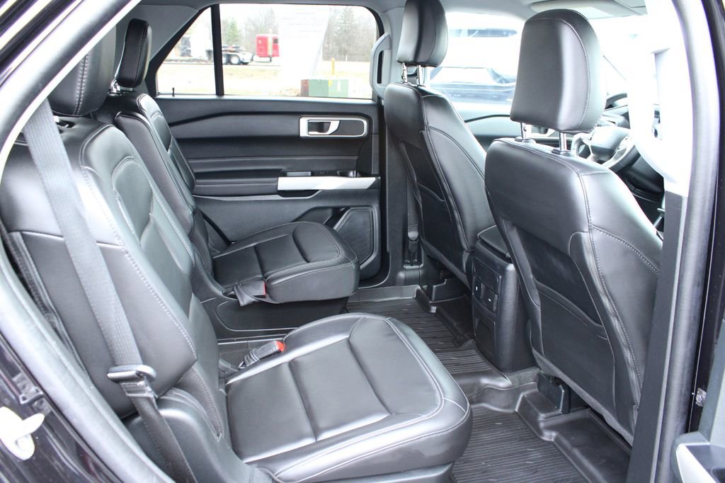 Used 2024 Ford Explorer XLT w/ Equipment Group 202A image 17