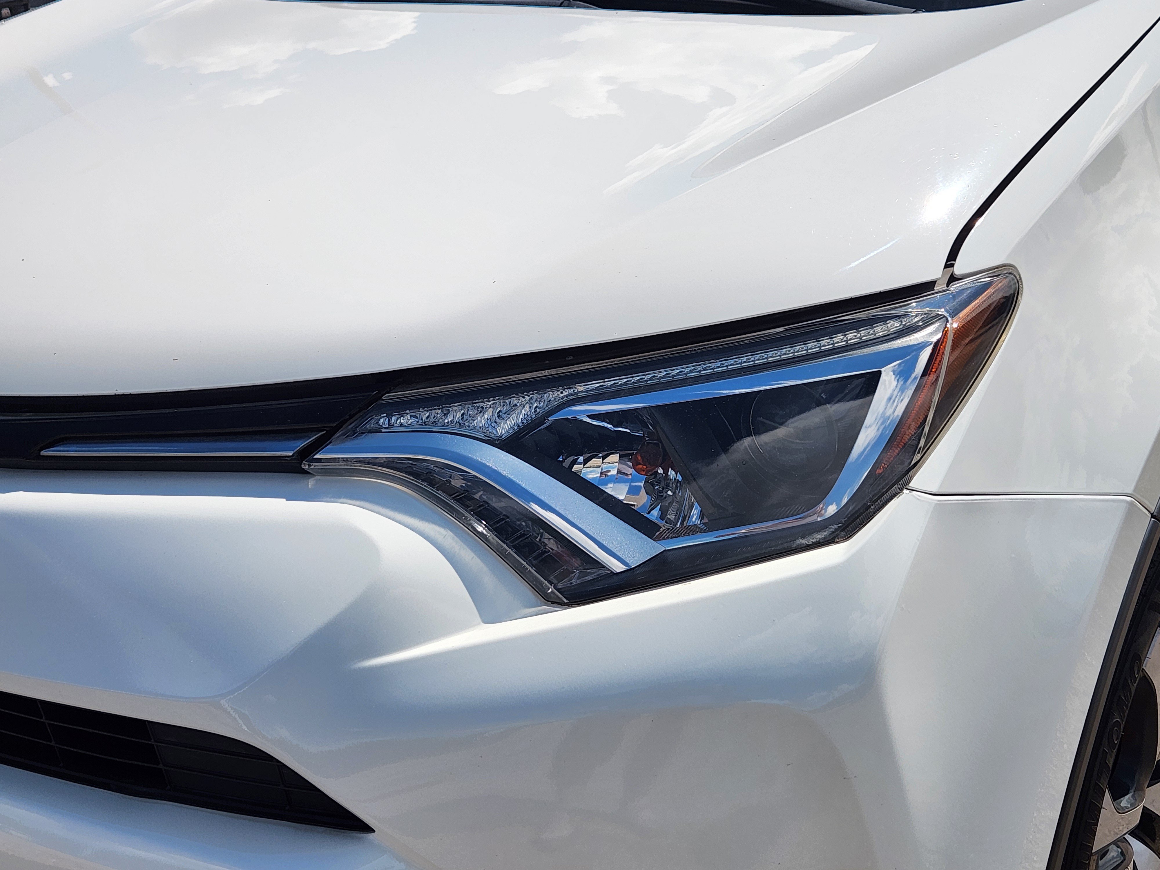Used 2017 Toyota RAV4 LE FWD image 6