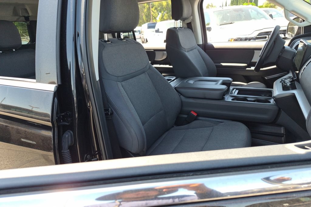 Used 2025 Ford Expedition Active AWD/4WD image 15