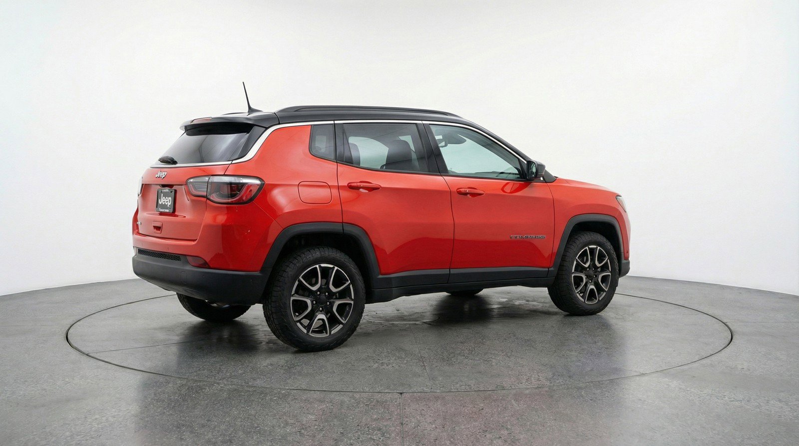 Used 2025 Jeep Compass Trailhawk AWD/4WD image 9