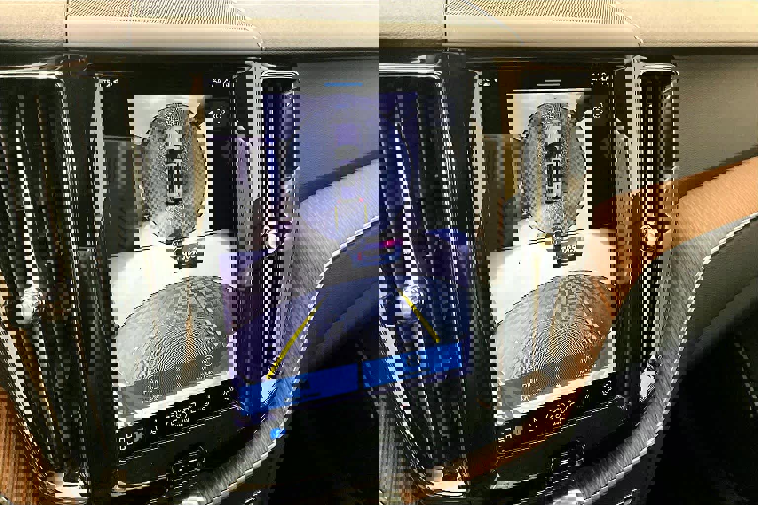 Used 2024 Volvo XC60 B5 Plus w/ Protection Package Premier image 27