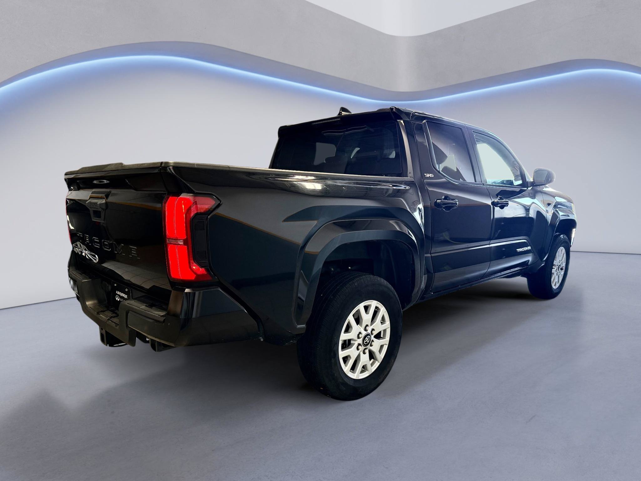 Used 2024 Toyota Tacoma SR5 AWD/4WD image 7