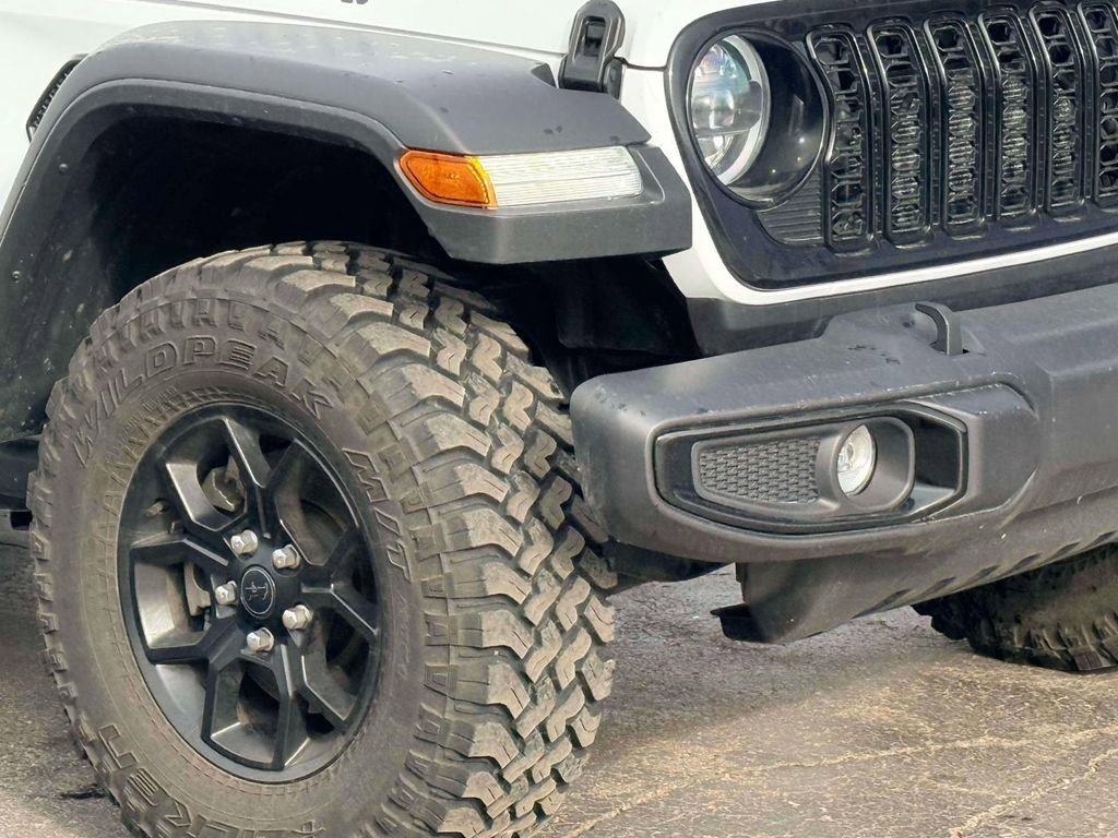 Used 2025 Jeep Wrangler Willys AWD/4WD image 5