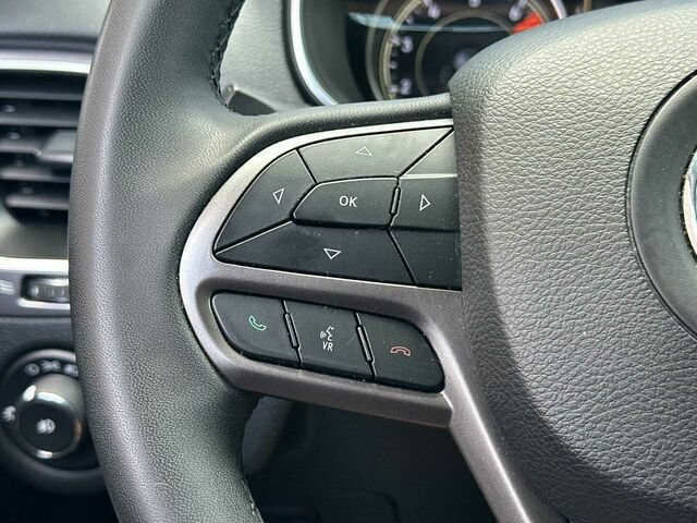 Used 2020 Jeep Cherokee Latitude Plus AWD/4WD image 27