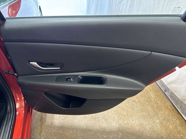Used 2021 Hyundai Elantra Limited FWD image 25