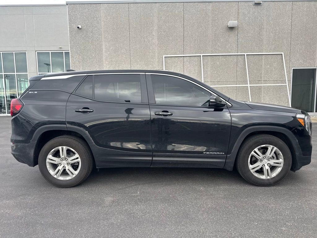Used 2024 GMC Terrain SLE image 7