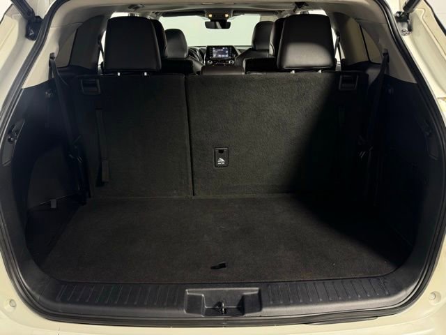 Used 2020 Toyota Highlander XLE image 28