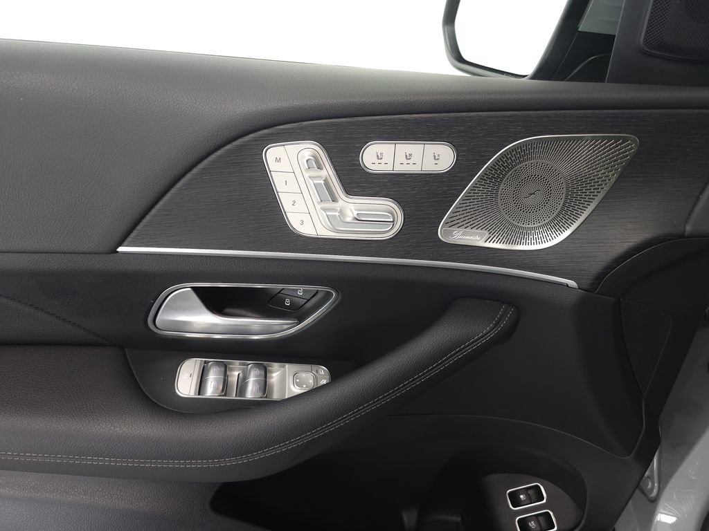 Used 2025 Mercedes-Benz GLE 450e 4MATIC image 6