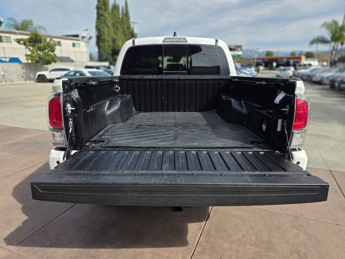 Used 2022 Toyota Tacoma TRD Off-Road w/ Technology Package AWD/4WD image 19