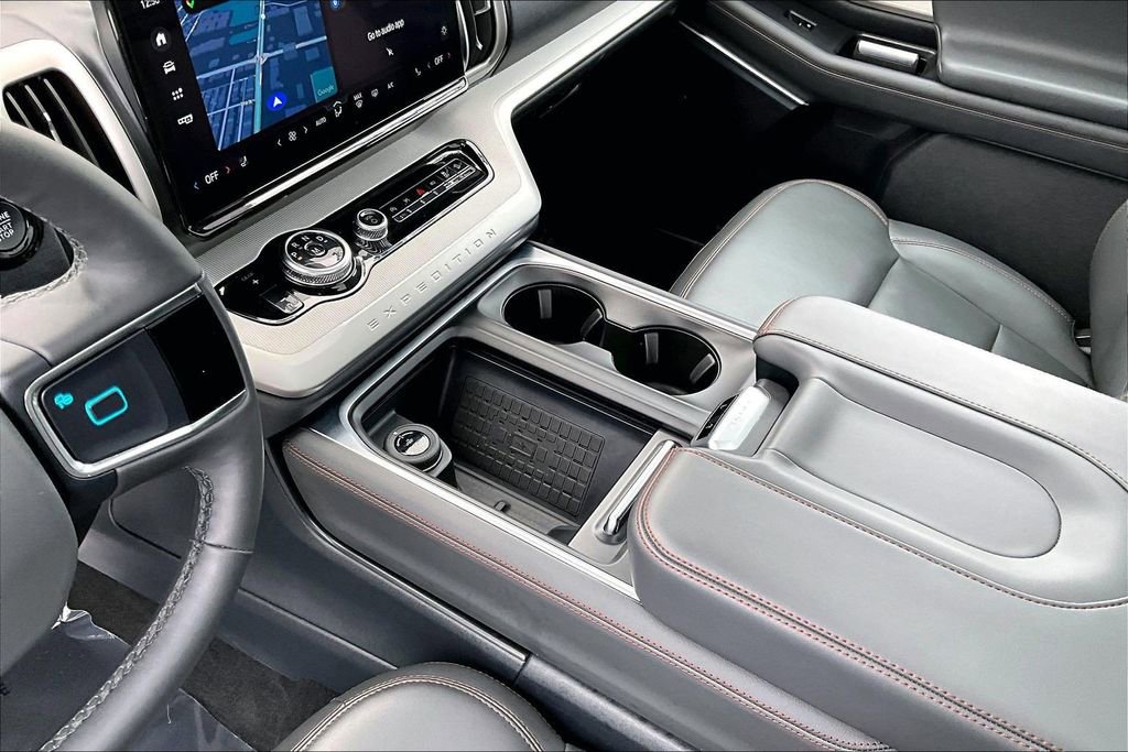 Used 2025 Ford Expedition Active image 16