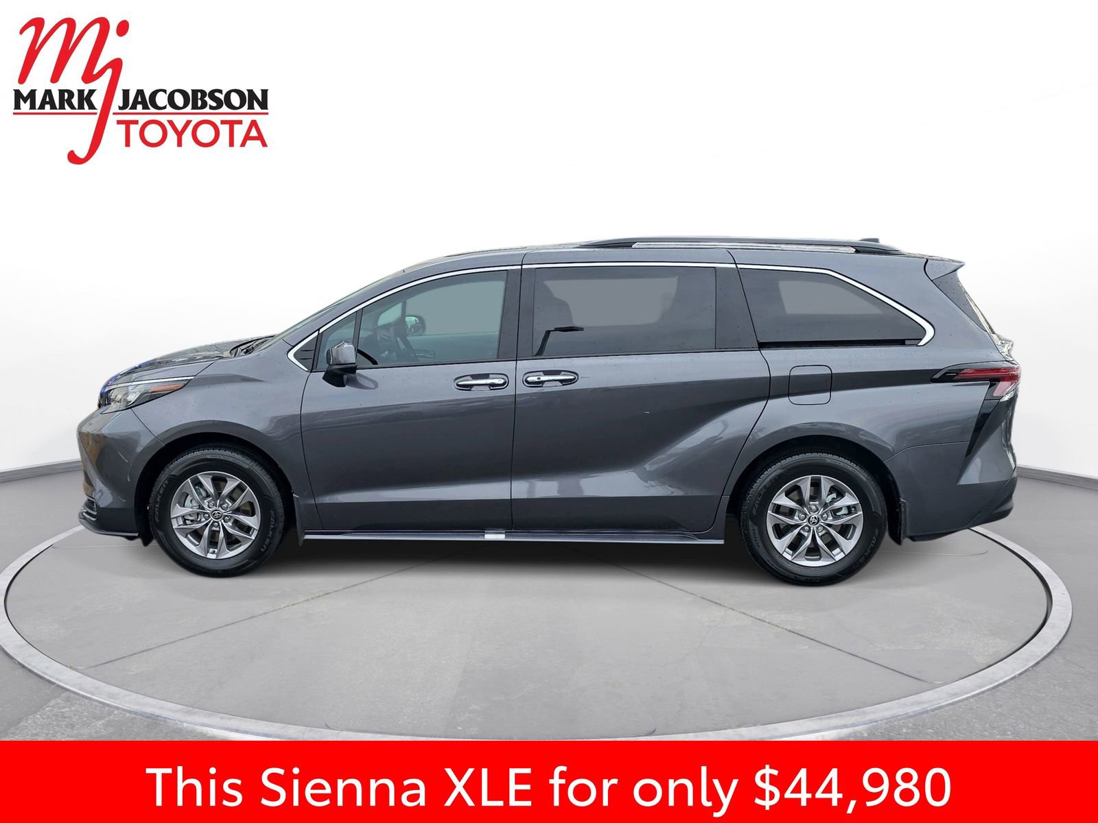 Used 2025 Toyota Sienna XLE image 14