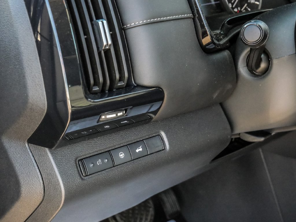 Used 2025 Nissan Pathfinder SV w/ SV Premium Package FWD image 35