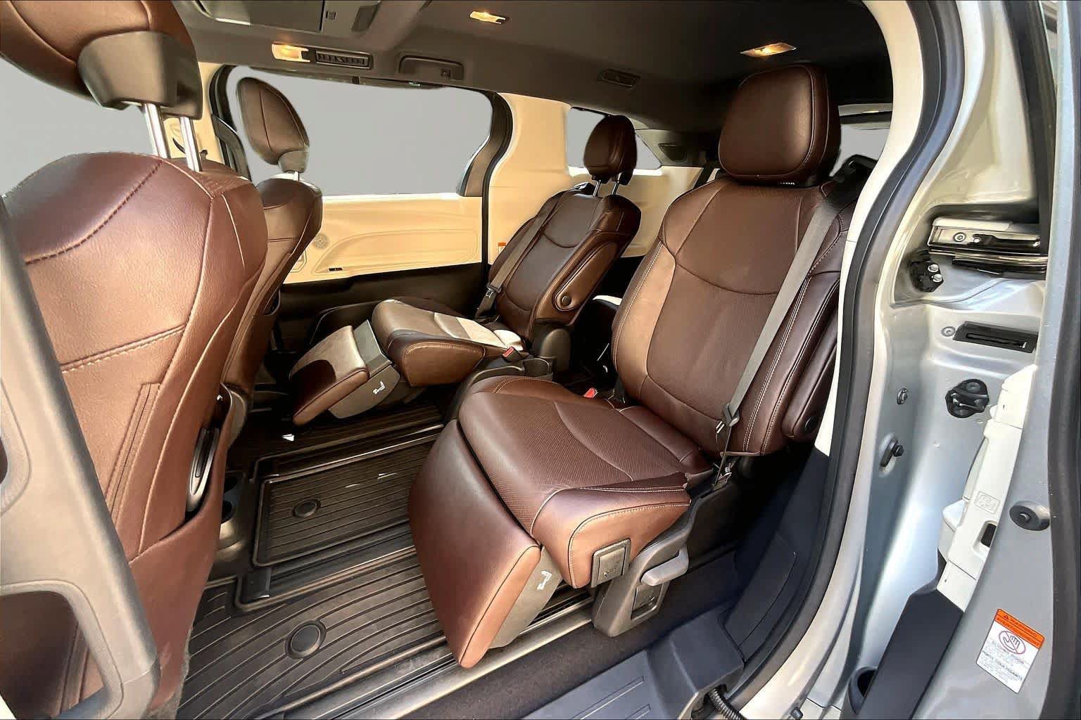 Certified 2023 Toyota Sienna Platinum FWD image 21