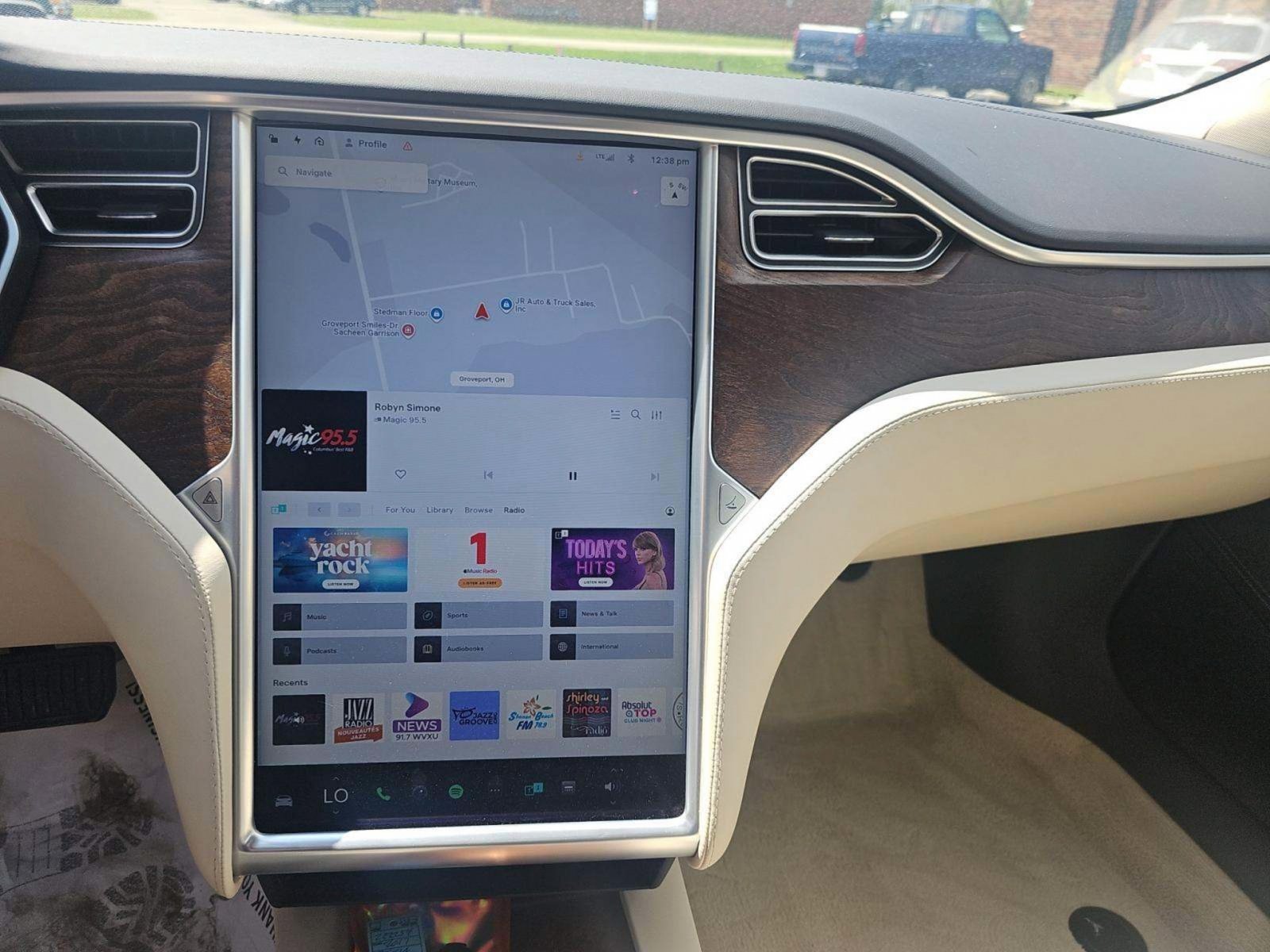 Used 2017 Tesla Model S 100D AWD/4WD image 10