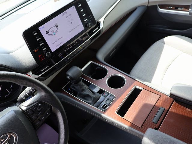 Used 2024 Toyota Sienna LE image 23